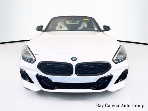 Used 2023 BMW Z4 M40i w/ Premium Package image 2