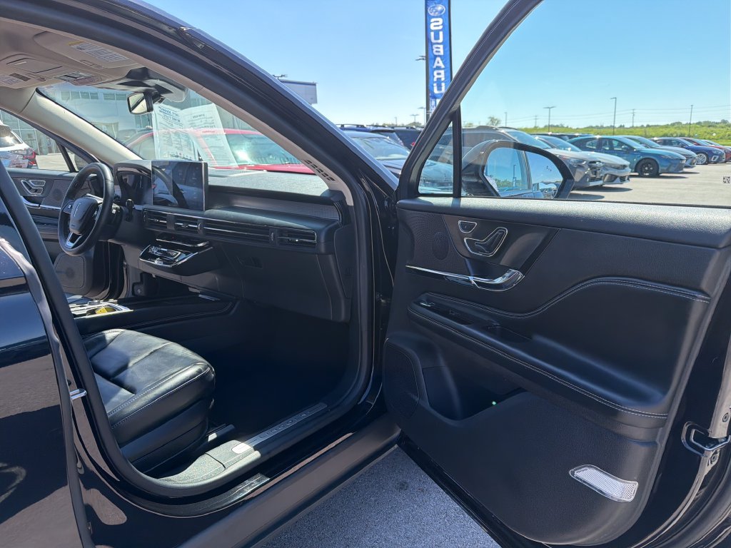 Used 2023 Lincoln Corsair AWD image 36