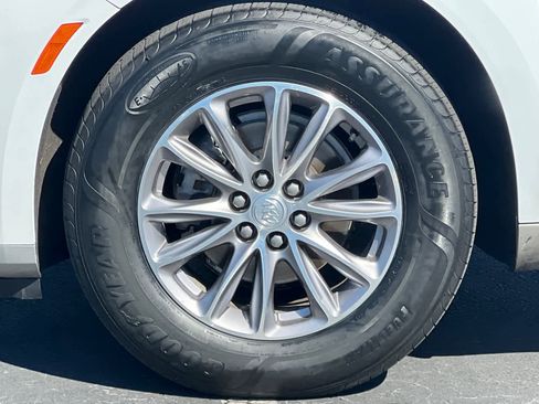 Used 2022 Buick Enclave Essence image 29