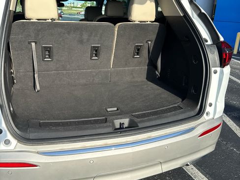 Used 2021 Buick Enclave Essence FWD image 7