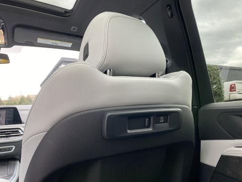 Used 2023 BMW X5 xDrive40i w/ M Sport Package image 21