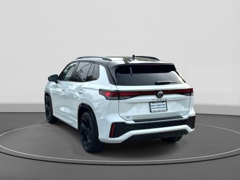 New 2026 Volkswagen Tiguan SE R-Line image 3