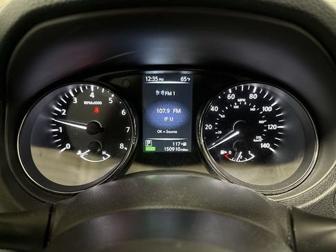 Used 2017 Nissan Rogue SV FWD image 12