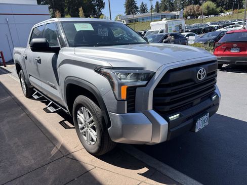 Used 2023 Toyota Tundra SR5 w/ SR5 Premium Package RWD image 6