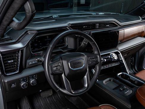 Used 2025 GMC Sierra 2500 Denali Ultimate image 16