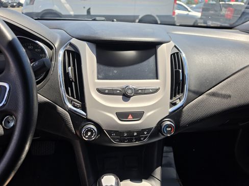 Used 2017 Chevrolet Cruze LS FWD image 16