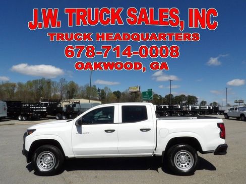 Used 2023 Chevrolet Colorado W/T image 2