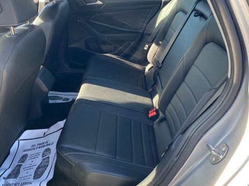 Used 2024 Volkswagen Jetta SE image 8