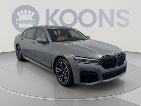Used 2022 BMW 750i xDrive w/ Executive Package AWD/4WD image 10