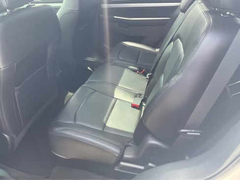 Used 2017 Ford Explorer XLT w/ Equipment Group 202A AWD/4WD image 19