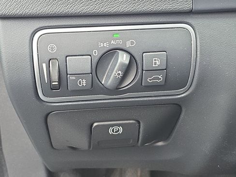 Used 2018 Volvo S60 T5 Dynamic w/ Vision Package image 24