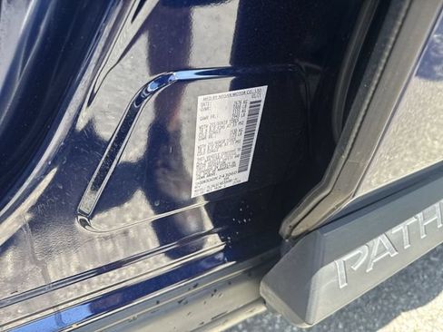 Used 2023 Nissan Pathfinder SL FWD image 36