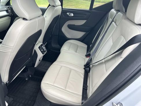 Used 2022 Volvo XC40 T5 Momentum AWD/4WD image 21