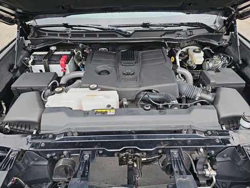 Used 2025 Toyota Tundra SR5 AWD/4WD image 34
