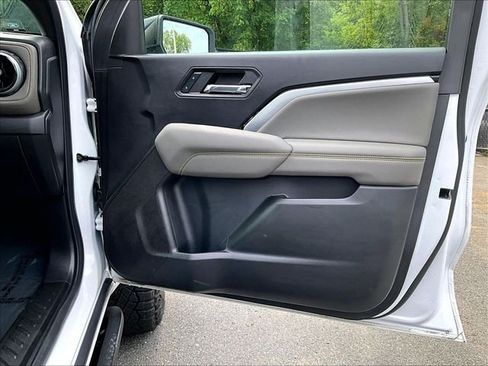 Used 2024 Chevrolet Colorado ZR2 AWD/4WD image 19