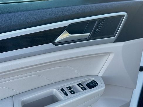 Used 2023 Volkswagen Atlas SE image 16