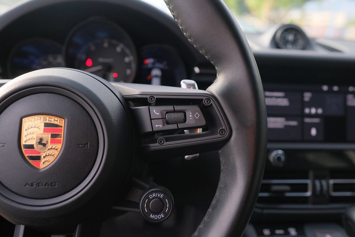 Used 2023 Porsche Macan Turbo AWD/4WD image 17