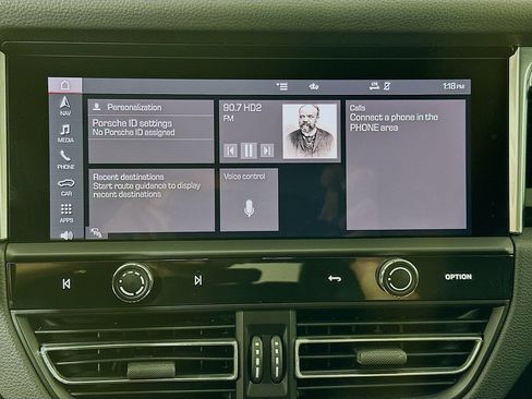 Certified 2023 Porsche Macan AWD/4WD image 15