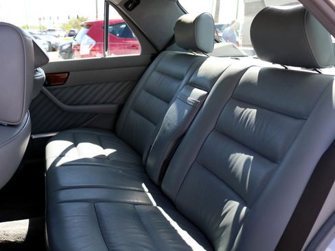Used 1990 Mercedes-Benz 300 SE image 22