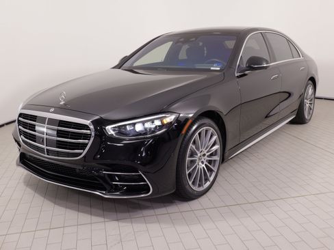 Used 2022 Mercedes-Benz S 500 4MATIC w/ AMG Line Package image 4