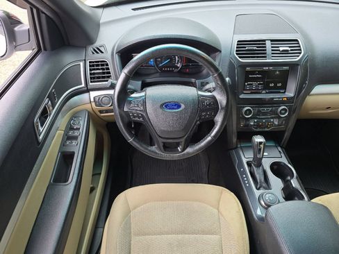 Used 2016 Ford Explorer XLT w/ Equipment Group 201A AWD/4WD image 24