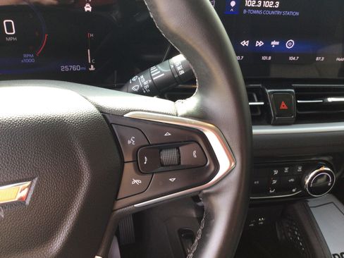 Used 2025 Chevrolet TrailBlazer LT w/ LT Cold Weather Package AWD/4WD image 12