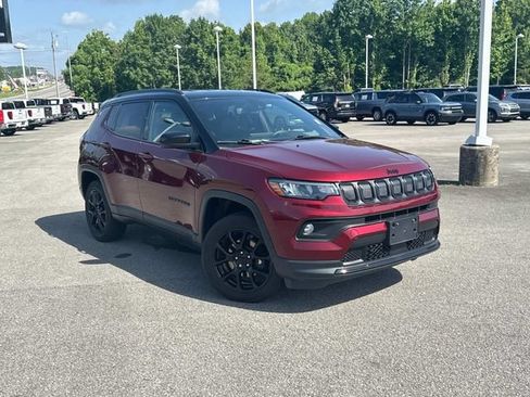Used 2022 Jeep Compass Latitude AWD/4WD image 2