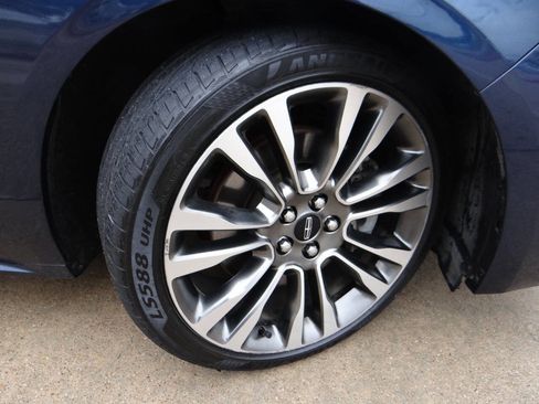 Used 2017 Lincoln Continental Reserve image 31