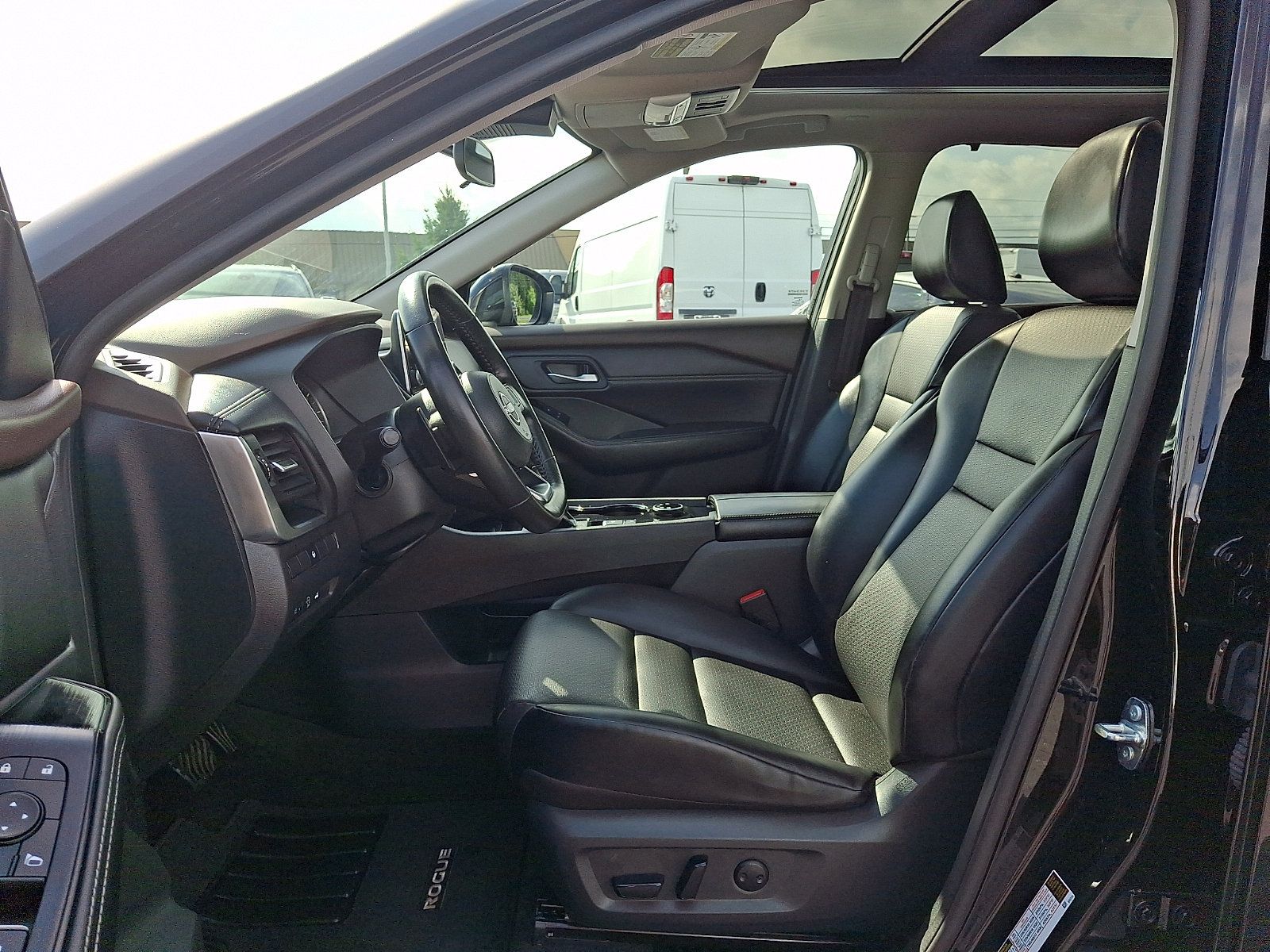 Certified 2023 Nissan Rogue SV w/ SV Premium B Package AWD/4WD image 13