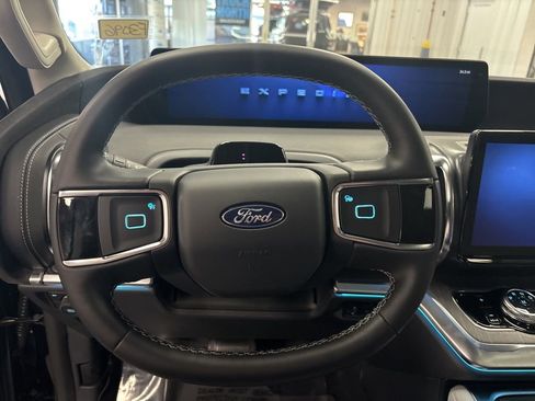 New 2026 Ford Expedition Platinum image 22