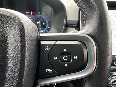 Used 2025 Volvo XC40 B5 Core image 22