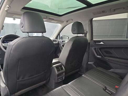 Used 2022 Volkswagen Tiguan SE w/ Panoramic Sunroof Package image 39