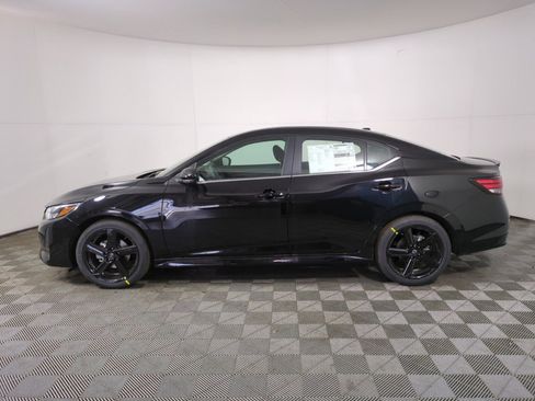 New 2025 Nissan Sentra SR w/ Midnight Edition image 11