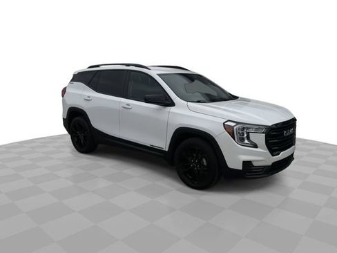 Used 2022 GMC Terrain SLE w/ Driver Convenience Package image 2