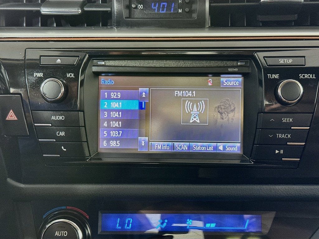 Used 2015 Toyota Corolla LE FWD image 17