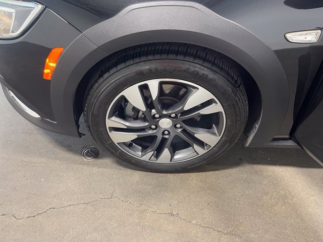 Used 2018 Buick Regal Essence w/ Sights and Sounds Package AWD/4WD image 31