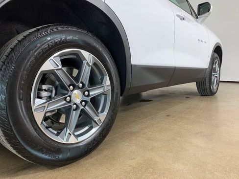 Used 2025 Chevrolet Blazer LT image 9