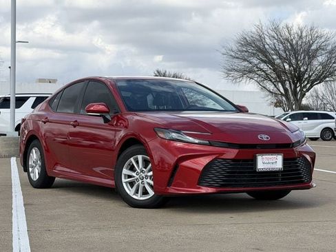 Used 2025 Toyota Camry LE w/ Convenience Package image 2