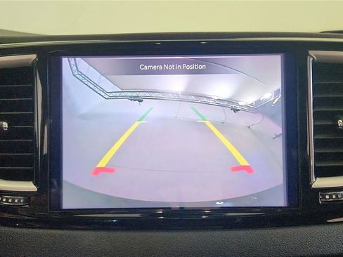 Used 2023 Chrysler Pacifica Touring-L FWD image 28