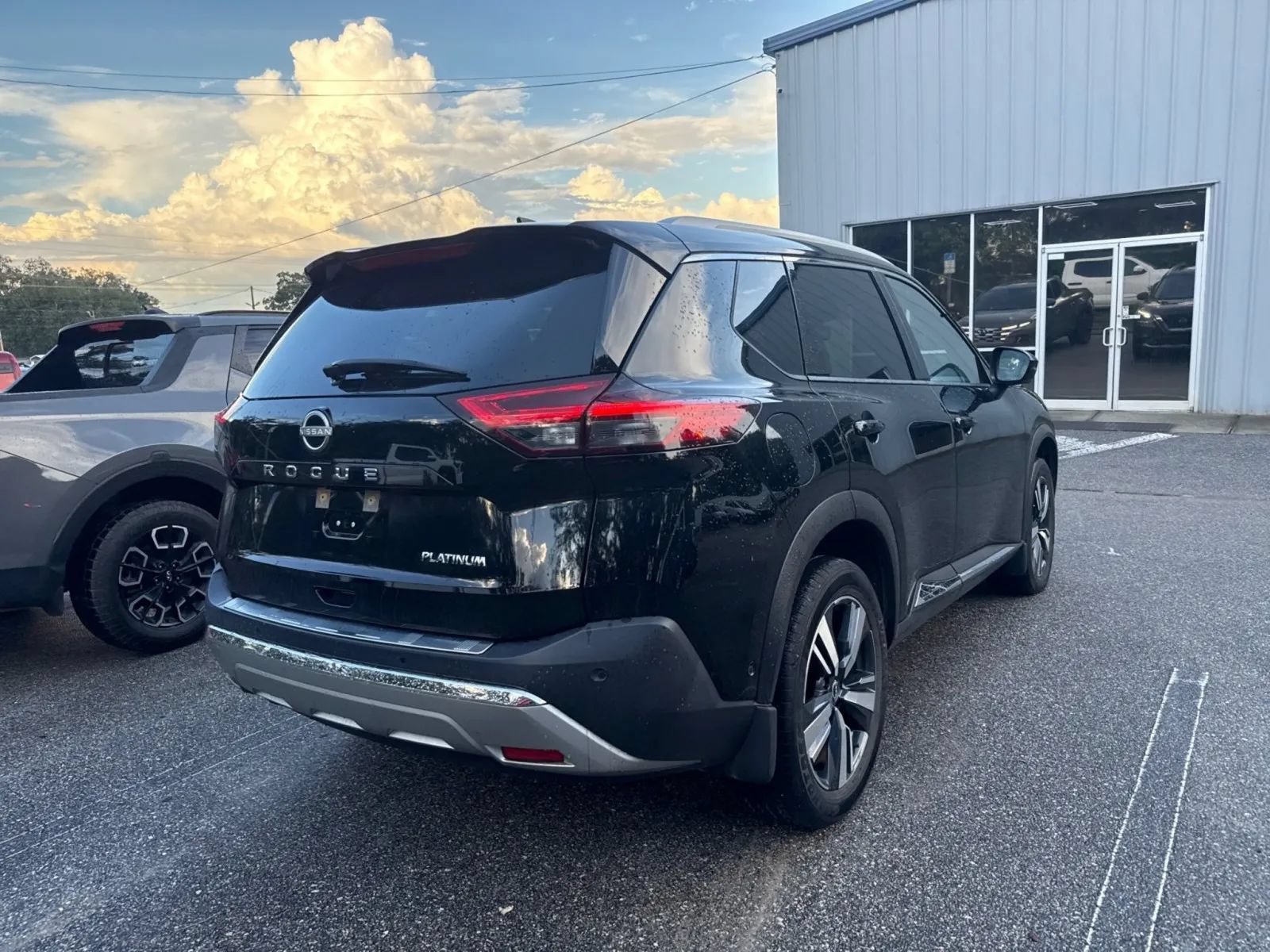 Used 2023 Nissan Rogue Platinum FWD image 10