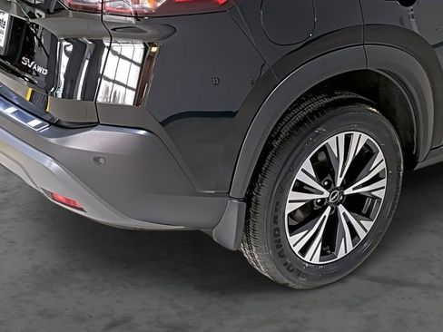 Used 2023 Nissan Rogue SV image 12