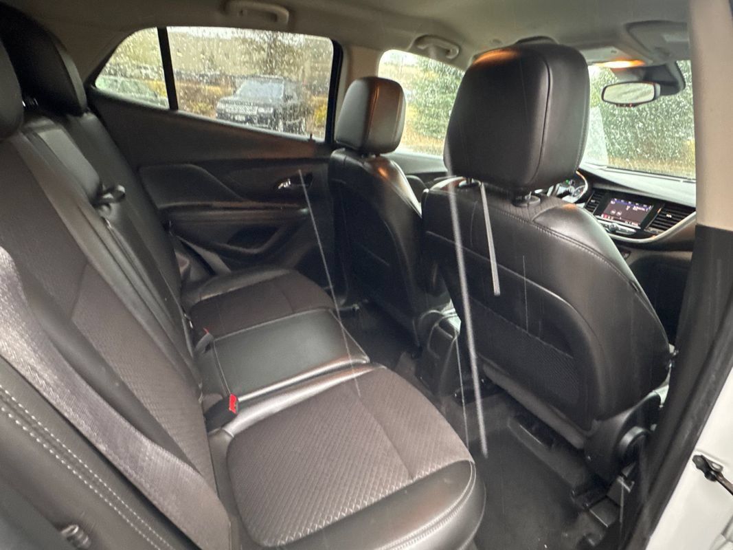 Used 2021 Buick Encore Preferred AWD/4WD image 19