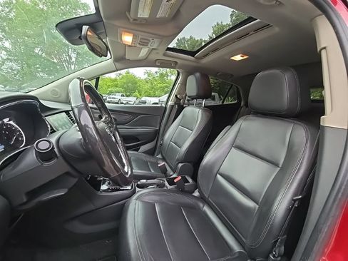 Used 2019 Buick Encore Essence FWD image 14