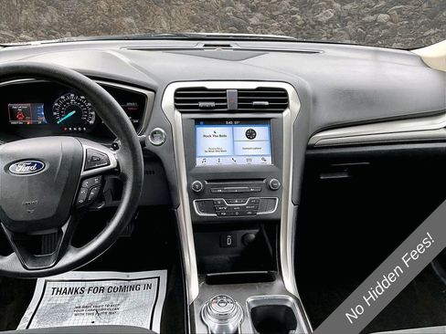 Used 2018 Ford Fusion SE w/ Fusion SE Technology Package FWD image 6