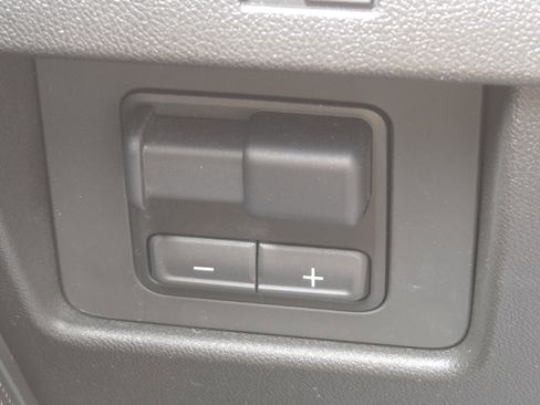 Used 2024 Chevrolet Colorado Z71 w/ Z71 Convenience Package 2 AWD/4WD image 9