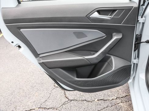 Used 2025 Volkswagen Jetta SE image 28