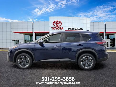 Used 2024 Nissan Rogue SV AWD/4WD image 2