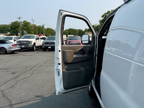 Used 2019 Chevrolet Express 2500 Extended RWD image 15