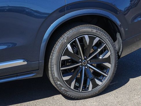 New 2026 Volvo XC90 T8 Plus w/ Protection Package Premier AWD/4WD image 9