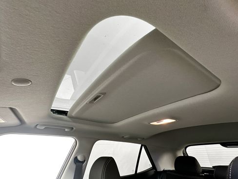 Used 2023 Hyundai Venue SEL image 20